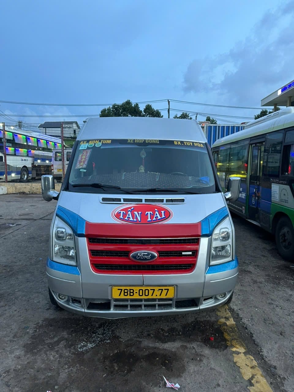 Nhà xe Tấn Tài